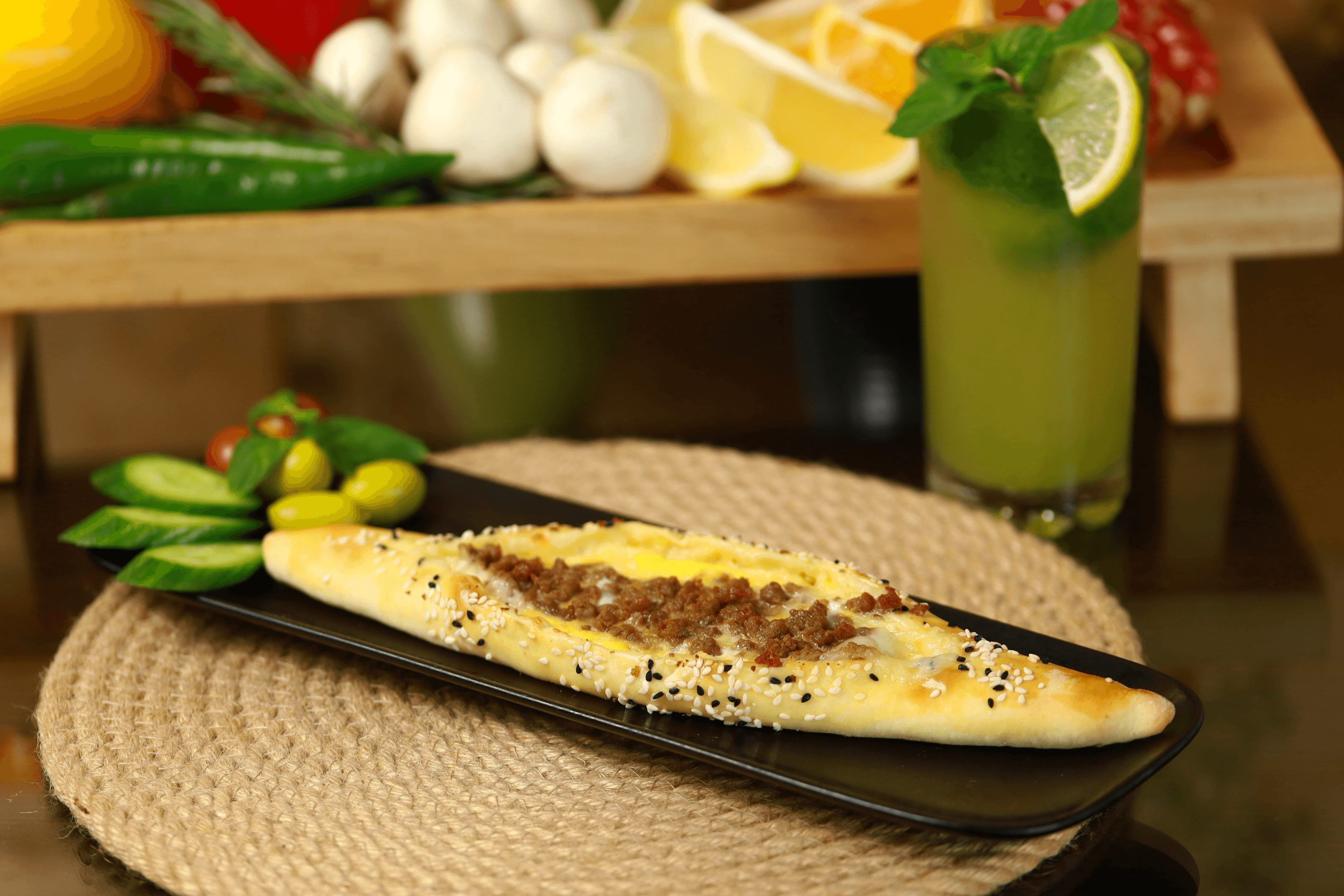 منقوشة سجق بالجبنة