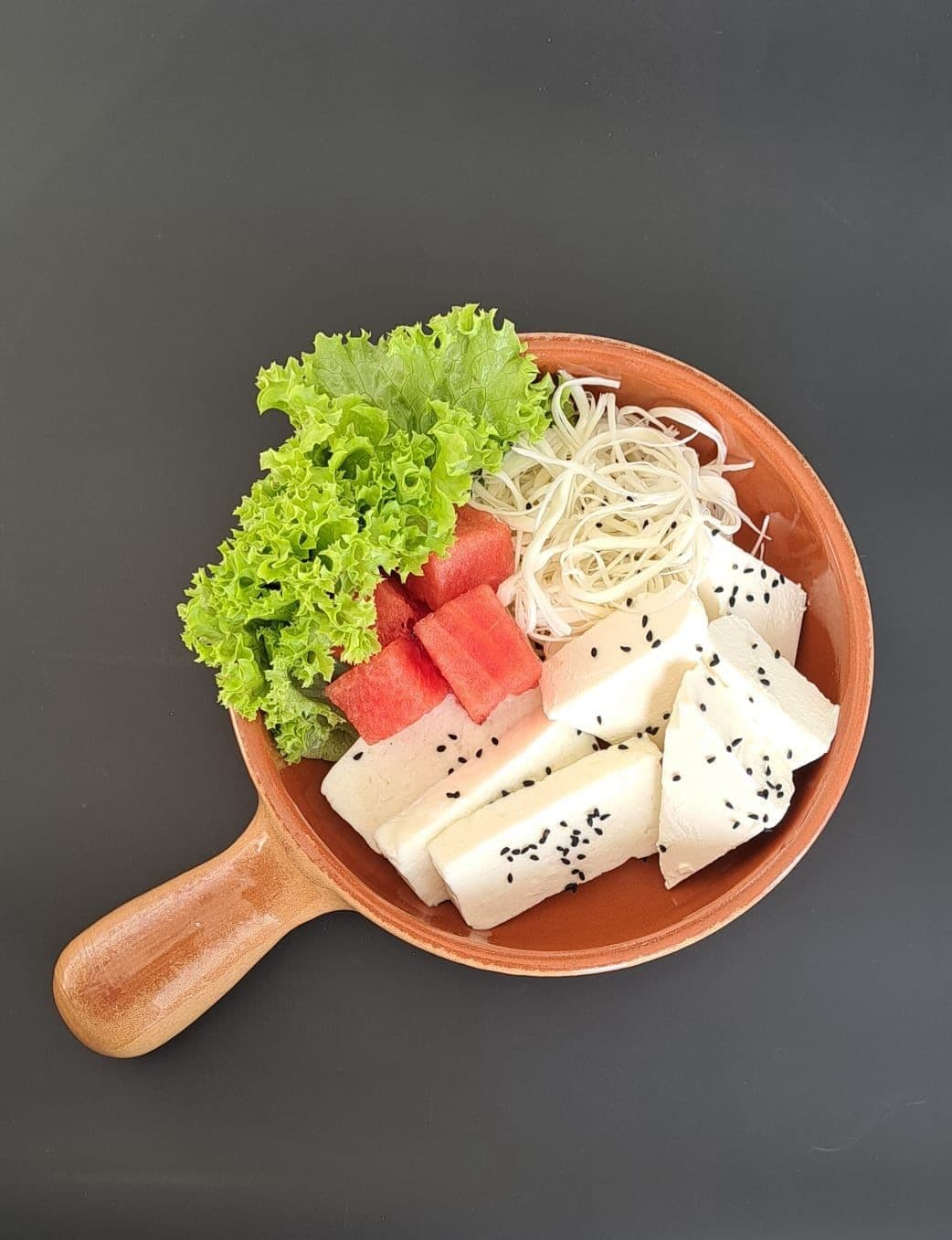 طبق جبنة مشكلة